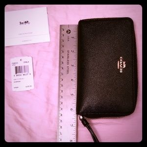 COACH CROSSGRAIN LEATHER ZIP-AROUND WRISTL…